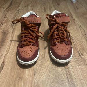 Nike Dunk Mid Pro Sb